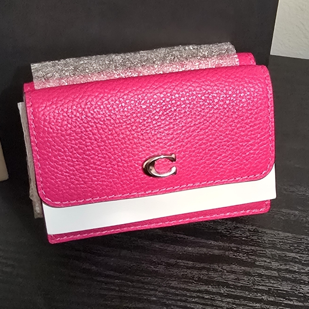 COACH Essential Mini Trifold Wallet, Dragonfruit